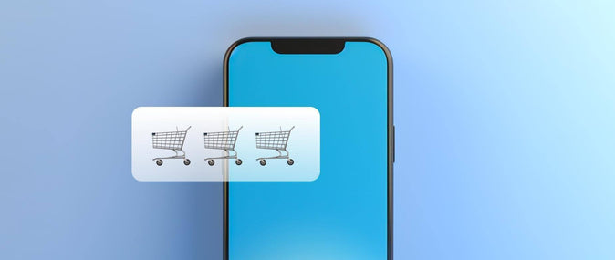 Een telefoon met een blauw scherm en drie winkelwagenpictogrammen op een blauwe achtergrond.
